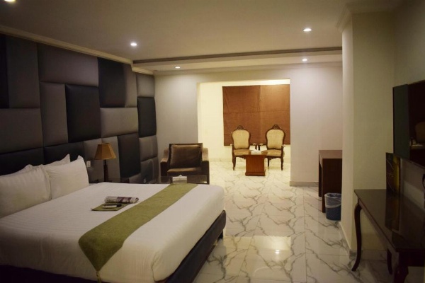 Grand Millennium Hotel image 11